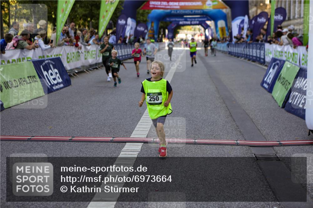 01.09.2024 - BARMER Alsterlauf Kathrin Stürmer Photography http://msf.ph/oto/6973664 01.09.2024 10:53:44 Ziel 187, 222, 250, 282, 283, 288, 297, 317, 329, 385, 387 meine-sportfotos.de