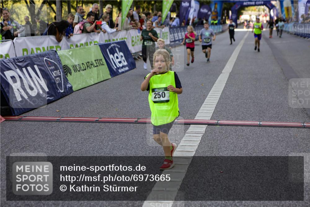 01.09.2024 - BARMER Alsterlauf Kathrin Stürmer Photography http://msf.ph/oto/6973665 01.09.2024 10:53:45 Ziel 187, 222, 250, 282, 283, 288, 297, 317, 329, 385, 387 meine-sportfotos.de