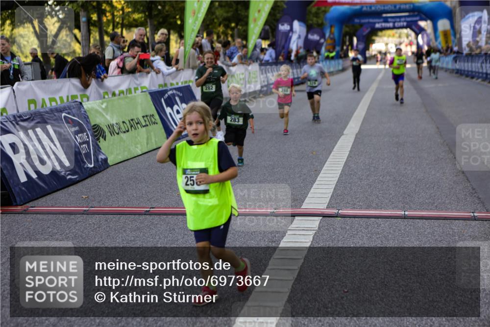 01.09.2024 - BARMER Alsterlauf Kathrin Stürmer Photography http://msf.ph/oto/6973667 01.09.2024 10:53:45 Ziel 187, 222, 250, 282, 283, 288, 297, 317, 329, 385, 387 meine-sportfotos.de