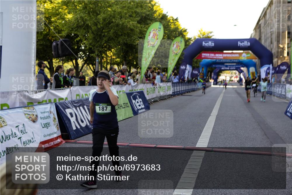 01.09.2024 - BARMER Alsterlauf Kathrin Stürmer Photography http://msf.ph/oto/6973683 01.09.2024 10:53:54 Ziel 172, 187, 288, 329, 385, 3922, 3967 meine-sportfotos.de