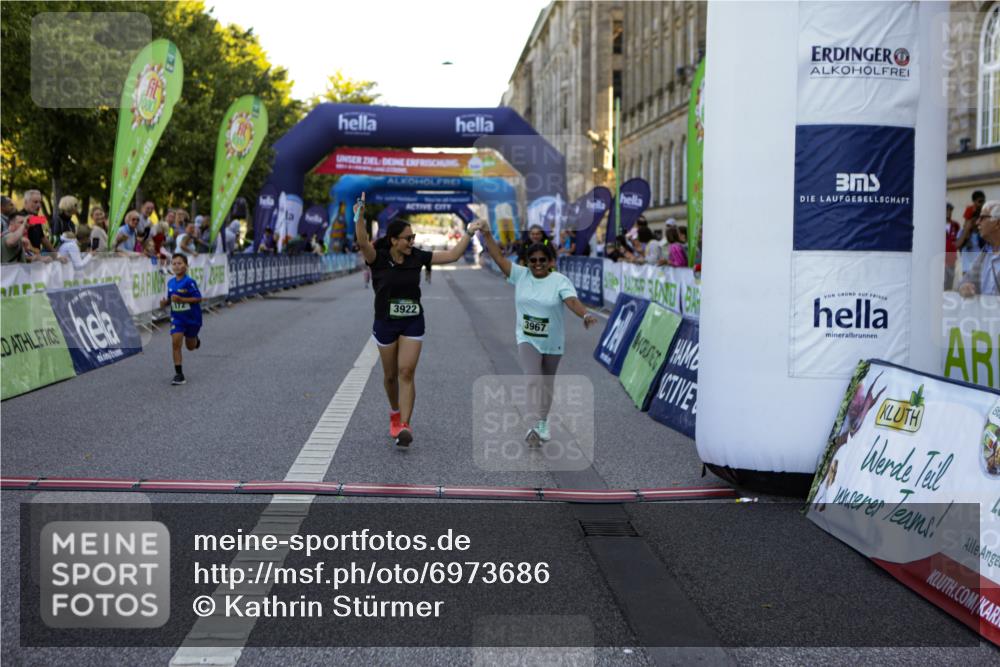 01.09.2024 - BARMER Alsterlauf Kathrin Stürmer Photography http://msf.ph/oto/6973686 01.09.2024 10:54:01 Ziel 172, 3922, 3967 meine-sportfotos.de