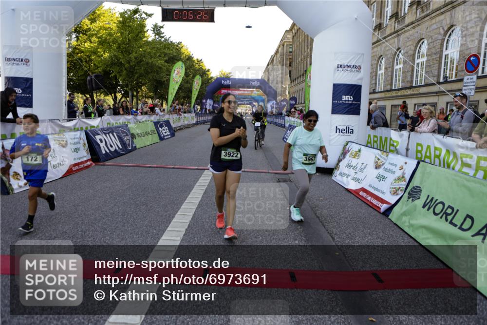 01.09.2024 - BARMER Alsterlauf Kathrin Stürmer Photography http://msf.ph/oto/6973691 01.09.2024 10:54:04 Ziel 172, 3922, 3967 meine-sportfotos.de
