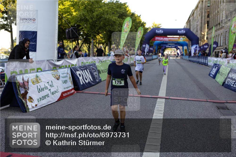 01.09.2024 - BARMER Alsterlauf Kathrin Stürmer Photography http://msf.ph/oto/6973731 01.09.2024 10:54:31 Ziel 173, 175, 304, 325, 337, 383 meine-sportfotos.de