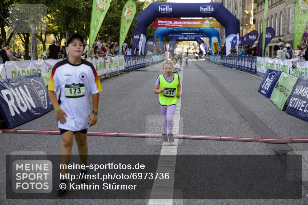 01.09.2024 - BARMER Alsterlauf Kathrin Stürmer Photography http://msf.ph/oto/6973736 01.09.2024 10:54:35 Ziel 173, 175, 304, 325, 337, 383 meine-sportfotos.de