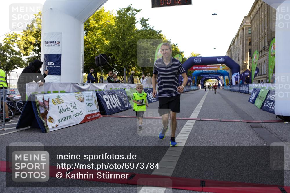 01.09.2024 - BARMER Alsterlauf Kathrin Stürmer Photography http://msf.ph/oto/6973784 01.09.2024 10:55:06 Ziel 330, 357 meine-sportfotos.de