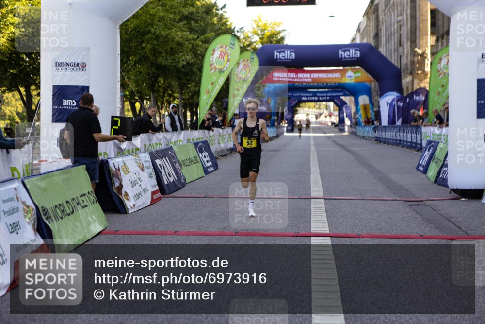 01.09.2024 - BARMER Alsterlauf Kathrin Stürmer Photography http://msf.ph/oto/6973916 01.09.2024 11:06:12 Ziel 52, 56, 67, 69 meine-sportfotos.de