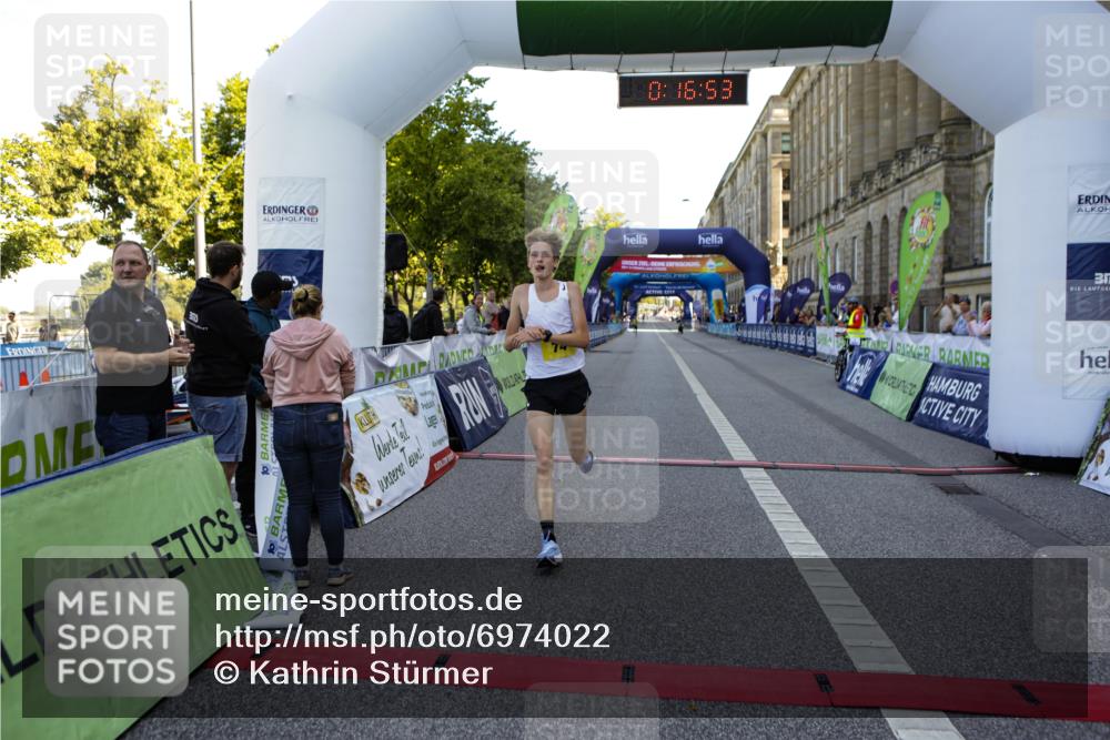 01.09.2024 - BARMER Alsterlauf Kathrin Stürmer Photography http://msf.ph/oto/6974022 01.09.2024 11:16:52 Ziel 74 meine-sportfotos.de