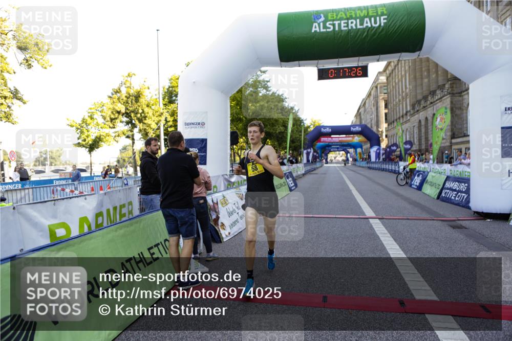 01.09.2024 - BARMER Alsterlauf Kathrin Stürmer Photography http://msf.ph/oto/6974025 01.09.2024 11:17:25 Ziel 58 meine-sportfotos.de