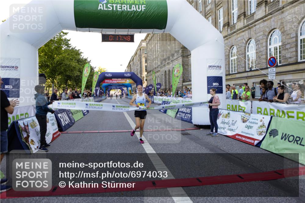 01.09.2024 - BARMER Alsterlauf Kathrin Stürmer Photography http://msf.ph/oto/6974033 01.09.2024 11:17:47 Ziel 73 meine-sportfotos.de