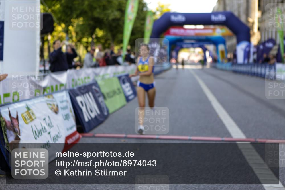 01.09.2024 - BARMER Alsterlauf Kathrin Stürmer Photography http://msf.ph/oto/6974043 01.09.2024 11:18:02 Ziel 59, 62, 76 meine-sportfotos.de