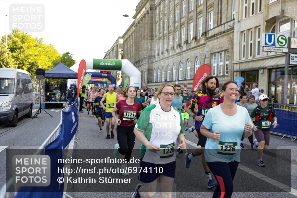 01.09.2024 - BARMER Alsterlauf Kathrin Stürmer Photography http://msf.ph/oto/6974110 01.09.2024 11:30:12 Ziel  meine-sportfotos.de