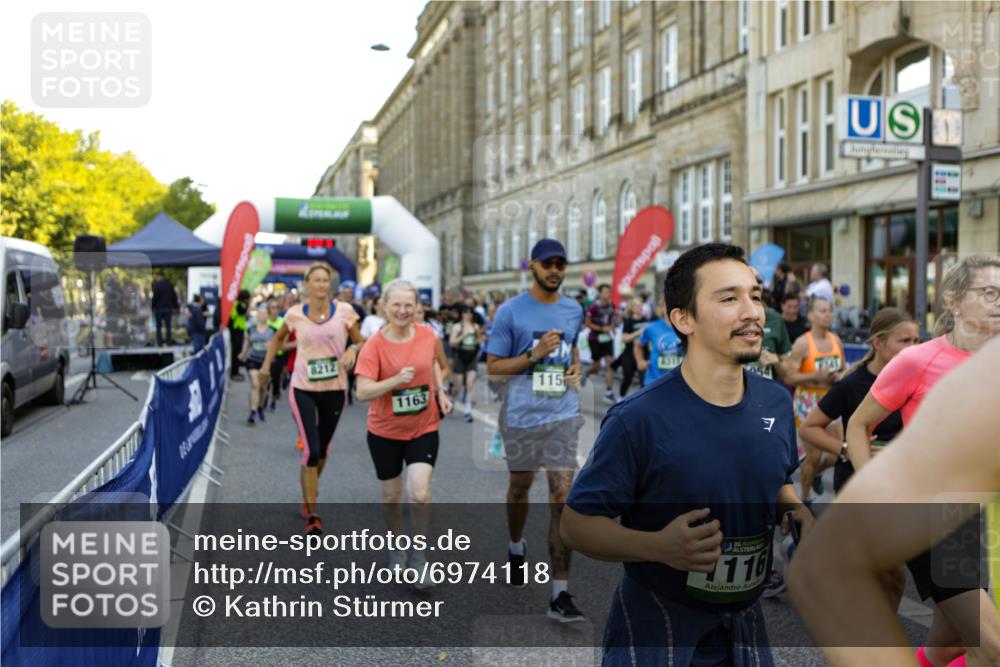 01.09.2024 - BARMER Alsterlauf Kathrin Stürmer Photography http://msf.ph/oto/6974118 01.09.2024 11:30:16 Ziel  meine-sportfotos.de