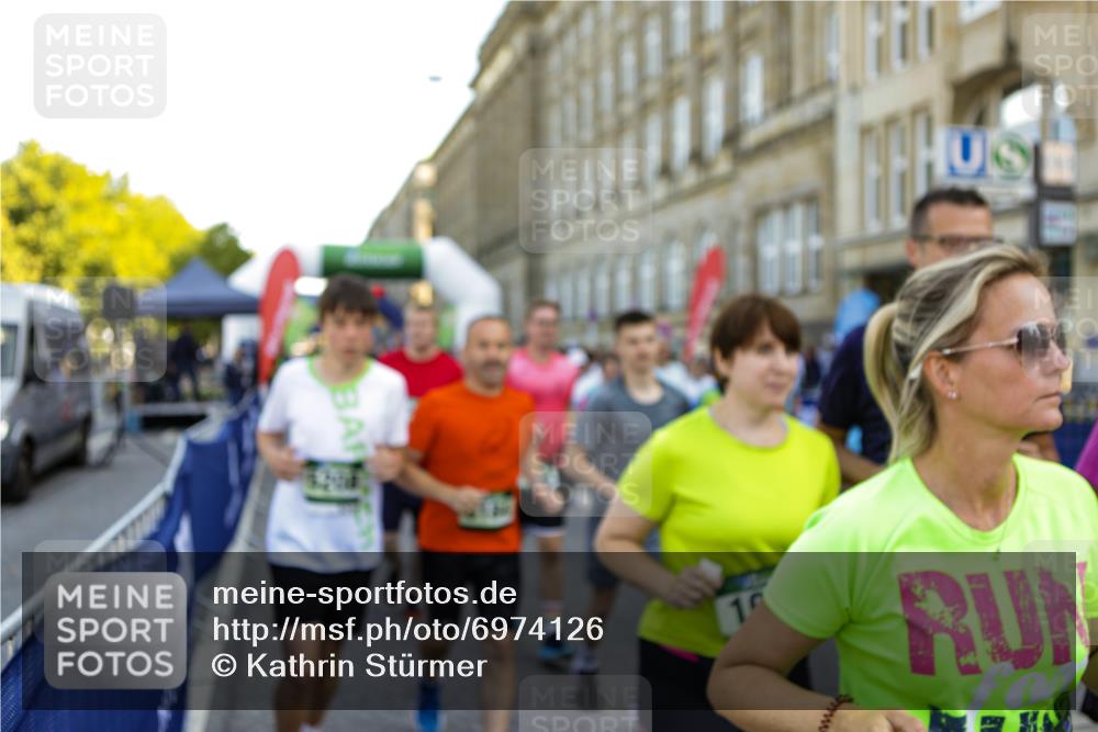 01.09.2024 - BARMER Alsterlauf Kathrin Stürmer Photography http://msf.ph/oto/6974126 01.09.2024 11:30:21 Ziel 8339 meine-sportfotos.de