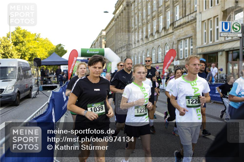 01.09.2024 - BARMER Alsterlauf Kathrin Stürmer Photography http://msf.ph/oto/6974134 01.09.2024 11:30:25 Ziel 8339 meine-sportfotos.de