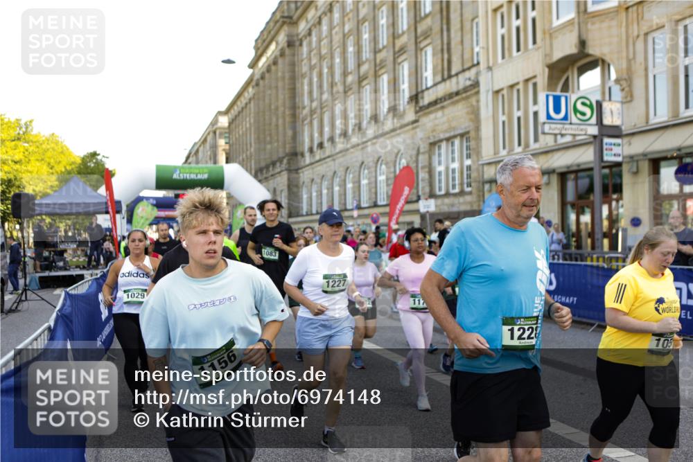 01.09.2024 - BARMER Alsterlauf Kathrin Stürmer Photography http://msf.ph/oto/6974148 01.09.2024 11:30:29 Ziel 8339 meine-sportfotos.de