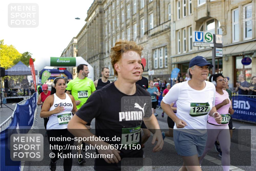 01.09.2024 - BARMER Alsterlauf Kathrin Stürmer Photography http://msf.ph/oto/6974150 01.09.2024 11:30:30 Ziel 8339 meine-sportfotos.de