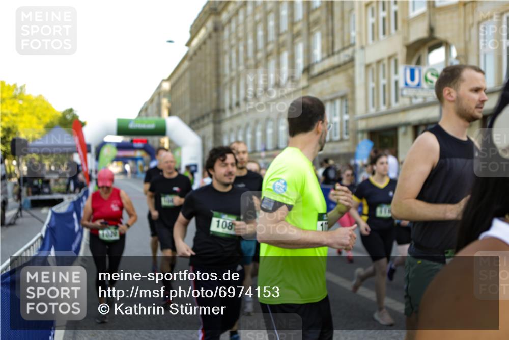 01.09.2024 - BARMER Alsterlauf Kathrin Stürmer Photography http://msf.ph/oto/6974153 01.09.2024 11:30:32 Ziel 8339 meine-sportfotos.de