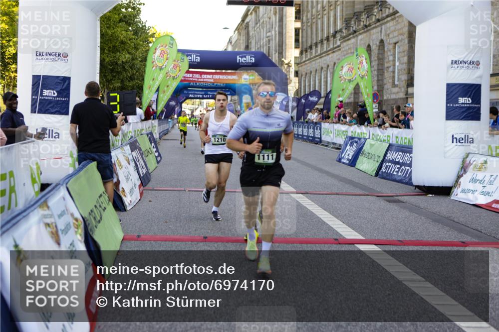 01.09.2024 - BARMER Alsterlauf Kathrin Stürmer Photography http://msf.ph/oto/6974170 01.09.2024 11:33:59 Ziel 1007, 1015, 1043, 1087, 1111, 1139, 1210, 1217, 8127, 8208 meine-sportfotos.de