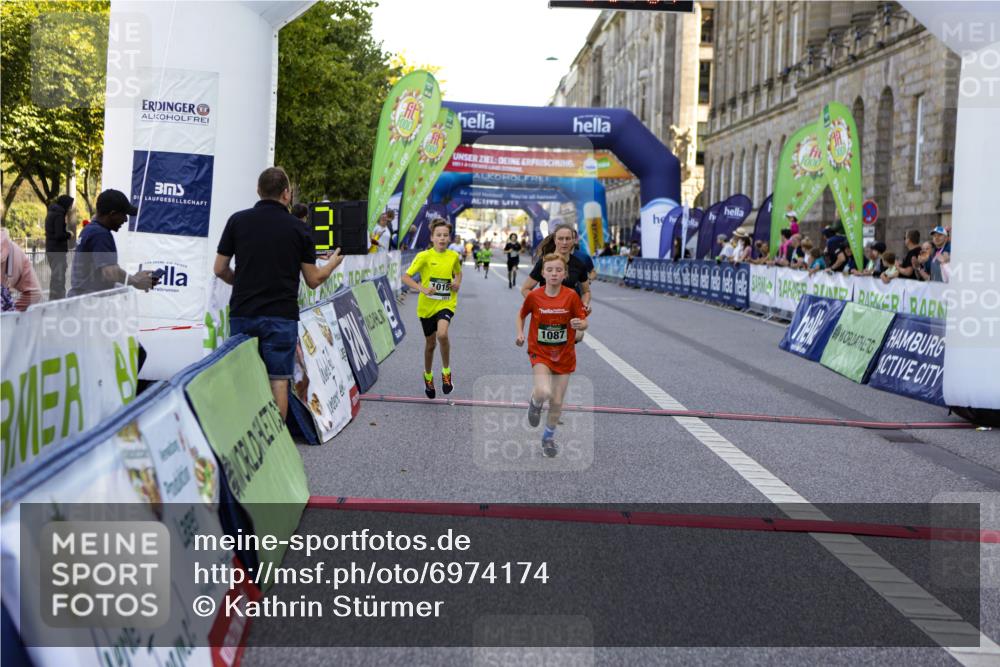 01.09.2024 - BARMER Alsterlauf Kathrin Stürmer Photography http://msf.ph/oto/6974174 01.09.2024 11:34:03 Ziel 1015, 1031, 1043, 1087, 1111, 1125, 1139, 1210, 1217, 8127, 8208 meine-sportfotos.de