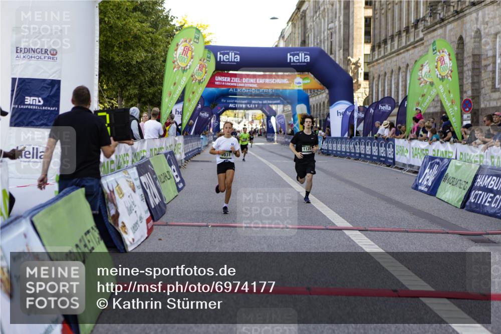 01.09.2024 - BARMER Alsterlauf Kathrin Stürmer Photography http://msf.ph/oto/6974177 01.09.2024 11:34:10 Ziel 1015, 1031, 1125, 1200, 1217, 8208 meine-sportfotos.de