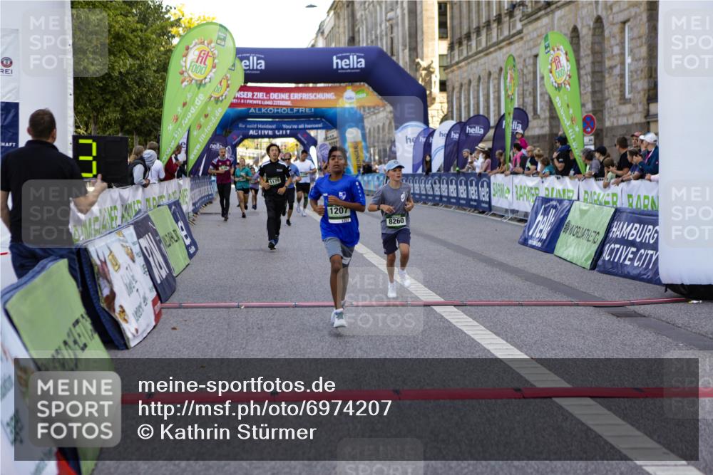 01.09.2024 - BARMER Alsterlauf Kathrin Stürmer Photography http://msf.ph/oto/6974207 01.09.2024 11:34:41 Ziel 292, 1090, 1091, 1105, 1121, 1132, 1144, 1179, 1185, 1195, 1207, 8260, 8301 meine-sportfotos.de