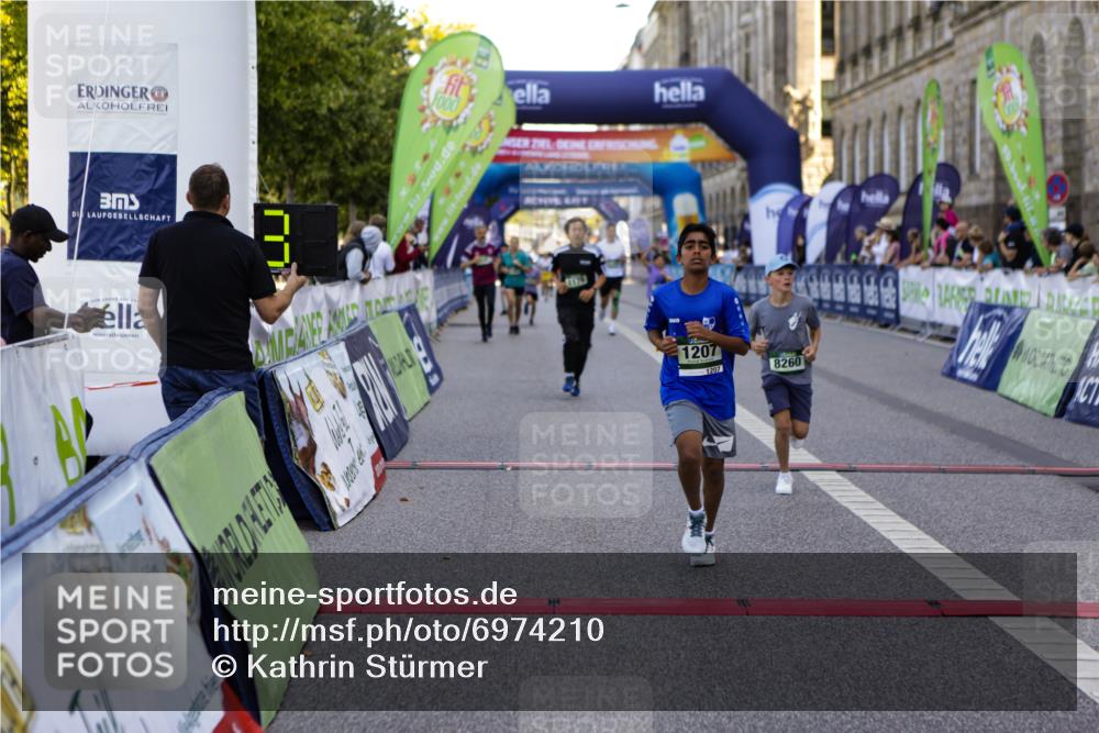 01.09.2024 - BARMER Alsterlauf Kathrin Stürmer Photography http://msf.ph/oto/6974210 01.09.2024 11:34:41 Ziel 292, 1090, 1091, 1105, 1121, 1132, 1144, 1179, 1185, 1195, 1207, 8260, 8301 meine-sportfotos.de