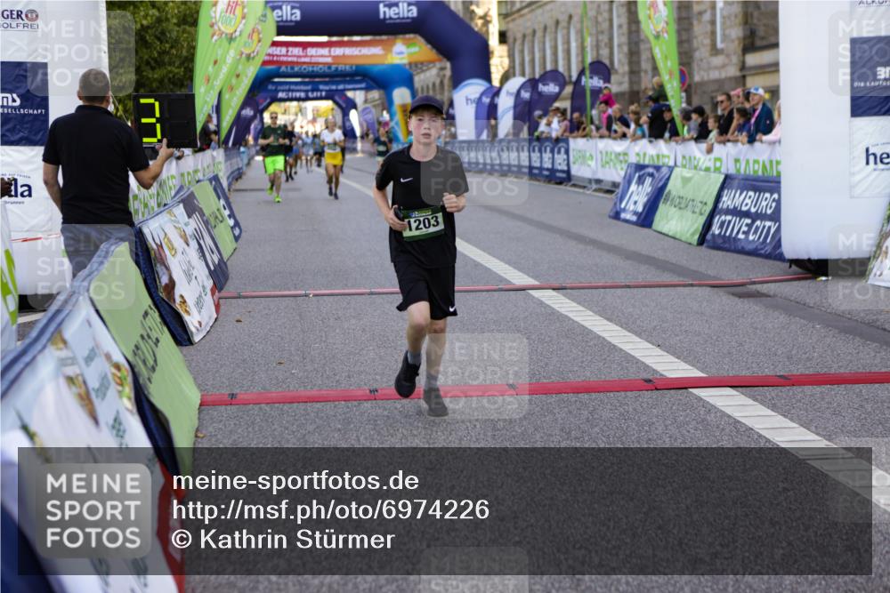 01.09.2024 - BARMER Alsterlauf Kathrin Stürmer Photography http://msf.ph/oto/6974226 01.09.2024 11:34:53 Ziel 292, 1028, 1055, 1105, 1132, 1144, 1157, 1185, 1195, 1203, 8113, 8259 meine-sportfotos.de