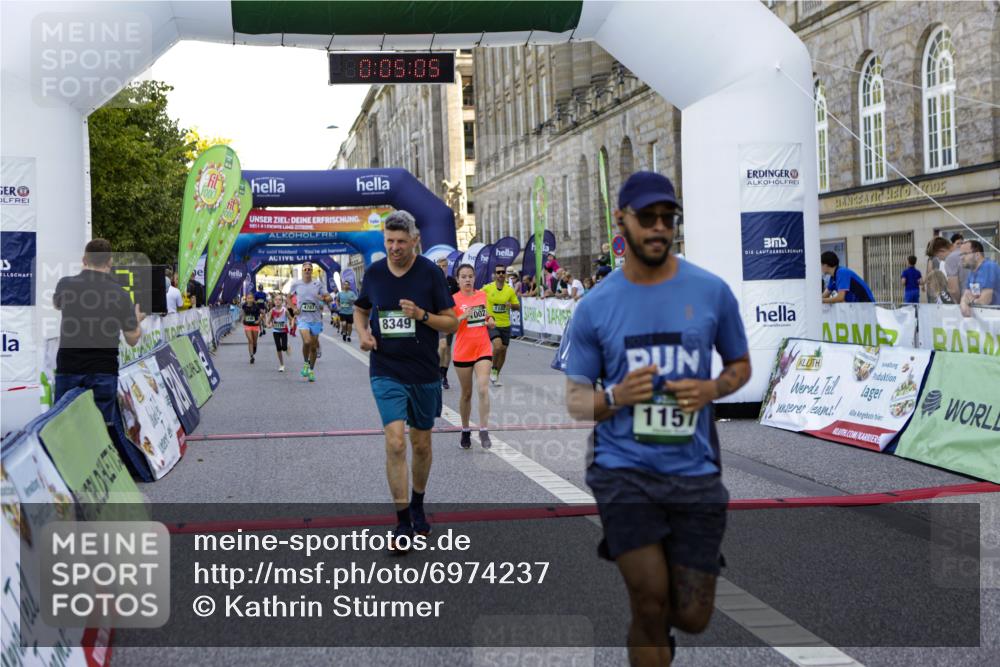 01.09.2024 - BARMER Alsterlauf Kathrin Stürmer Photography http://msf.ph/oto/6974237 01.09.2024 11:35:04 Ziel 1002, 1028, 1055, 1077, 1092, 1102, 1157, 1161, 1162, 1172, 1175, 1196, 8113, 8349, 8354 meine-sportfotos.de