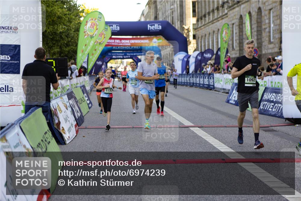 01.09.2024 - BARMER Alsterlauf Kathrin Stürmer Photography http://msf.ph/oto/6974239 01.09.2024 11:35:07 Ziel 1002, 1021, 1077, 1092, 1093, 1102, 1123, 1157, 1161, 1162, 1168, 1172, 1175, 1196, 1198, 1231, 8349, 8354 meine-sportfotos.de