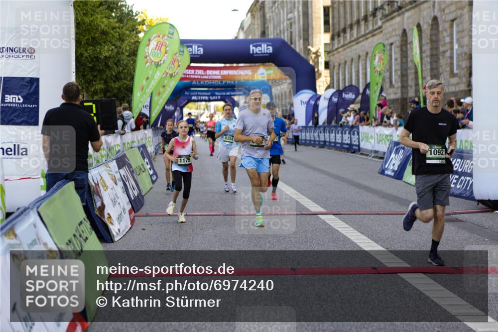 01.09.2024 - BARMER Alsterlauf Kathrin Stürmer Photography http://msf.ph/oto/6974240 01.09.2024 11:35:07 Ziel 1002, 1021, 1077, 1092, 1093, 1102, 1123, 1157, 1161, 1162, 1168, 1172, 1175, 1196, 1198, 1231, 8349, 8354 meine-sportfotos.de