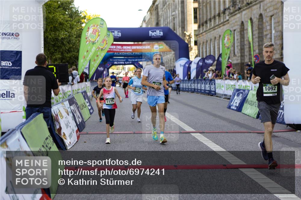 01.09.2024 - BARMER Alsterlauf Kathrin Stürmer Photography http://msf.ph/oto/6974241 01.09.2024 11:35:08 Ziel 1002, 1021, 1077, 1092, 1093, 1102, 1123, 1157, 1161, 1162, 1168, 1172, 1175, 1196, 1198, 1231, 8349, 8354 meine-sportfotos.de