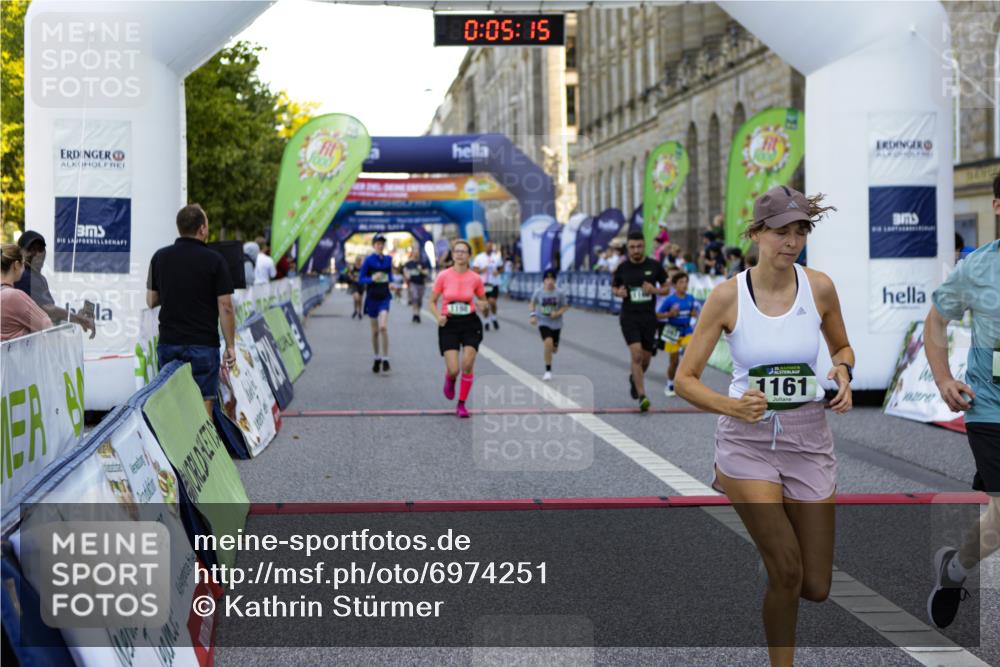 01.09.2024 - BARMER Alsterlauf Kathrin Stürmer Photography http://msf.ph/oto/6974251 01.09.2024 11:35:14 Ziel 1004, 1021, 1025, 1027, 1073, 1077, 1093, 1123, 1161, 1162, 1168, 1172, 1175, 1196, 1198, 1231, 8354 meine-sportfotos.de