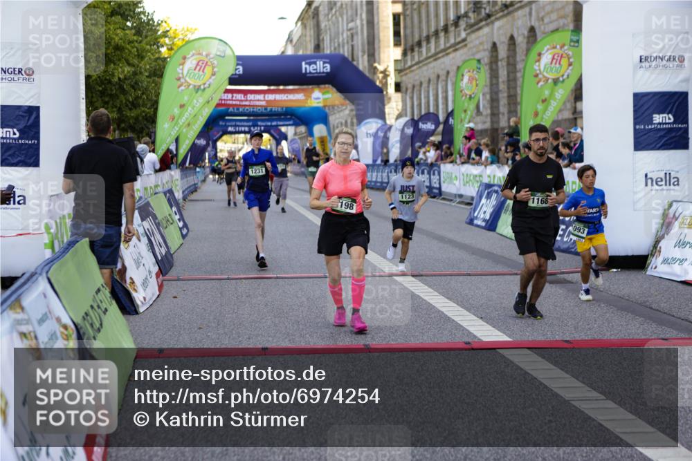 01.09.2024 - BARMER Alsterlauf Kathrin Stürmer Photography http://msf.ph/oto/6974254 01.09.2024 11:35:16 Ziel 1004, 1021, 1025, 1027, 1073, 1093, 1123, 1161, 1162, 1168, 1172, 1198, 1231 meine-sportfotos.de