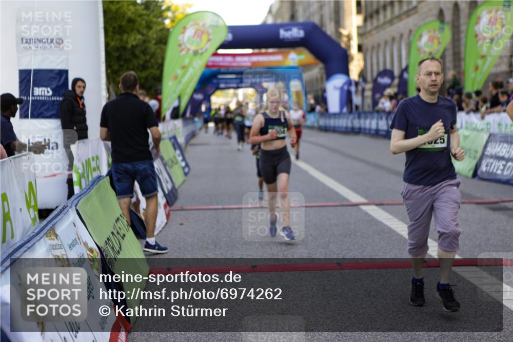 01.09.2024 - BARMER Alsterlauf Kathrin Stürmer Photography http://msf.ph/oto/6974262 01.09.2024 11:35:23 Ziel 1004, 1025, 1027, 1073, 1104, 1136, 1230, 5208, 8262 meine-sportfotos.de