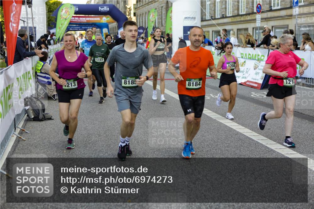 01.09.2024 - BARMER Alsterlauf Kathrin Stürmer Photography http://msf.ph/oto/6974273 01.09.2024 11:36:08 Ziel 1009, 1079, 1081, 1085, 1151, 1159, 1208, 1213, 1214, 1222, 8009, 8184, 8185, 1148 meine-sportfotos.de