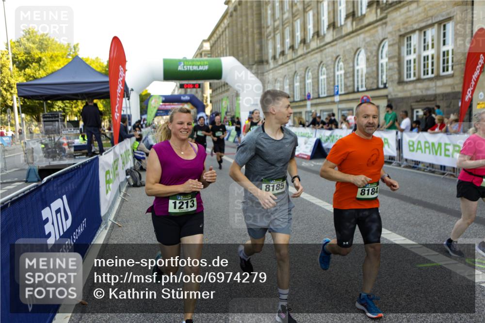 01.09.2024 - BARMER Alsterlauf Kathrin Stürmer Photography http://msf.ph/oto/6974279 01.09.2024 11:36:09 Ziel 1009, 1079, 1081, 1085, 1151, 1158, 1159, 1208, 1213, 1214, 1222, 8009, 8184, 8185, 1148 meine-sportfotos.de