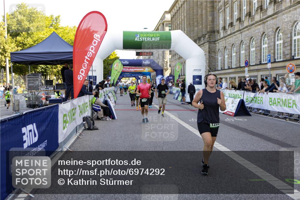 01.09.2024 - BARMER Alsterlauf Kathrin Stürmer Photography http://msf.ph/oto/6974292 01.09.2024 11:36:21 Ziel 1017, 1065, 1070, 1075, 1103, 1142, 1146, 1158, 1222, 1232, 2990, 8001, 8085, 8124, 1148 meine-sportfotos.de