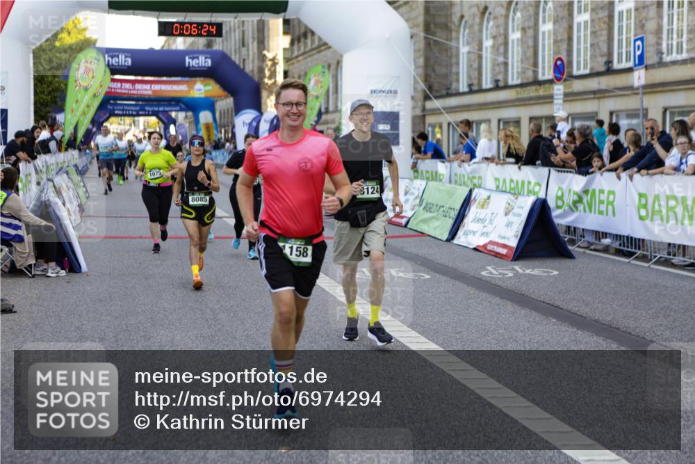01.09.2024 - BARMER Alsterlauf Kathrin Stürmer Photography http://msf.ph/oto/6974294 01.09.2024 11:36:23 Ziel 1017, 1037, 1057, 1064, 1065, 1070, 1075, 1103, 1142, 1146, 1158, 1232, 1234, 1236, 1237, 2990, 8001, 8085, 8124, 1148 meine-sportfotos.de