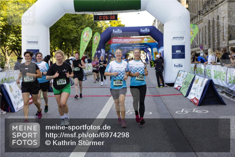 01.09.2024 - BARMER Alsterlauf Kathrin Stürmer Photography http://msf.ph/oto/6974298 01.09.2024 11:36:38 Ziel 1038, 1039, 1044, 1045, 1049, 1059, 1060, 1068, 1072, 1089, 1126, 1138, 1160, 1204, 1211, 1236, 1243 meine-sportfotos.de