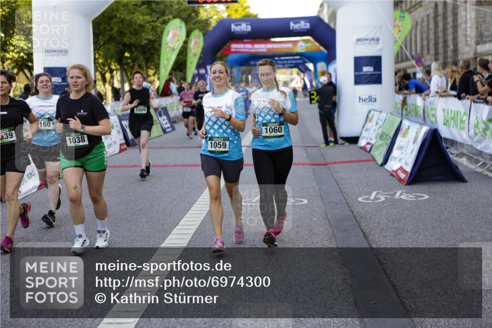 01.09.2024 - BARMER Alsterlauf Kathrin Stürmer Photography http://msf.ph/oto/6974300 01.09.2024 11:36:38 Ziel 1038, 1039, 1044, 1045, 1049, 1059, 1060, 1068, 1072, 1089, 1126, 1138, 1160, 1204, 1211, 1236, 1243 meine-sportfotos.de
