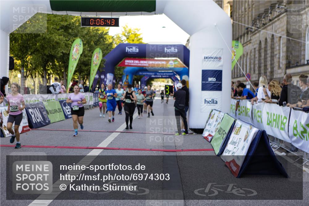 01.09.2024 - BARMER Alsterlauf Kathrin Stürmer Photography http://msf.ph/oto/6974303 01.09.2024 11:36:42 Ziel 1044, 1045, 1048, 1049, 1068, 1072, 1089, 1126, 1138, 1141, 1204, 1205, 1211, 1225, 1226, 1243 meine-sportfotos.de