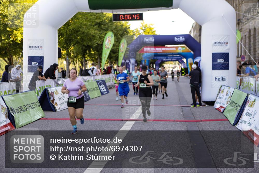 01.09.2024 - BARMER Alsterlauf Kathrin Stürmer Photography http://msf.ph/oto/6974307 01.09.2024 11:36:44 Ziel 1044, 1045, 1048, 1049, 1052, 1053, 1068, 1072, 1126, 1138, 1141, 1173, 1204, 1205, 1211, 1225, 1226, 1243 meine-sportfotos.de