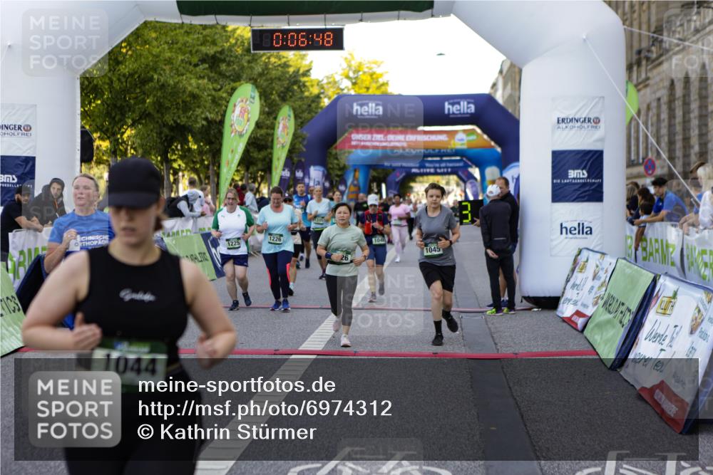 01.09.2024 - BARMER Alsterlauf Kathrin Stürmer Photography http://msf.ph/oto/6974312 01.09.2024 11:36:47 Ziel 1044, 1045, 1048, 1049, 1052, 1053, 1068, 1072, 1126, 1141, 1173, 1186, 1205, 1225, 1226, 8103, 8104 meine-sportfotos.de