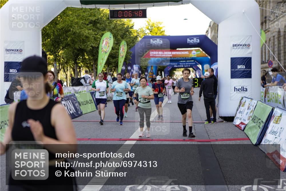 01.09.2024 - BARMER Alsterlauf Kathrin Stürmer Photography http://msf.ph/oto/6974313 01.09.2024 11:36:48 Ziel 1044, 1045, 1048, 1049, 1052, 1053, 1068, 1072, 1108, 1126, 1141, 1173, 1186, 1202, 1205, 1219, 1225, 1226, 8103, 8104 meine-sportfotos.de