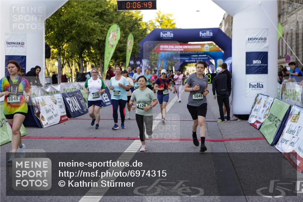 01.09.2024 - BARMER Alsterlauf Kathrin Stürmer Photography http://msf.ph/oto/6974315 01.09.2024 11:36:49 Ziel 1044, 1045, 1048, 1049, 1052, 1053, 1068, 1108, 1126, 1141, 1173, 1186, 1202, 1205, 1219, 1225, 1226, 8103, 8104 meine-sportfotos.de