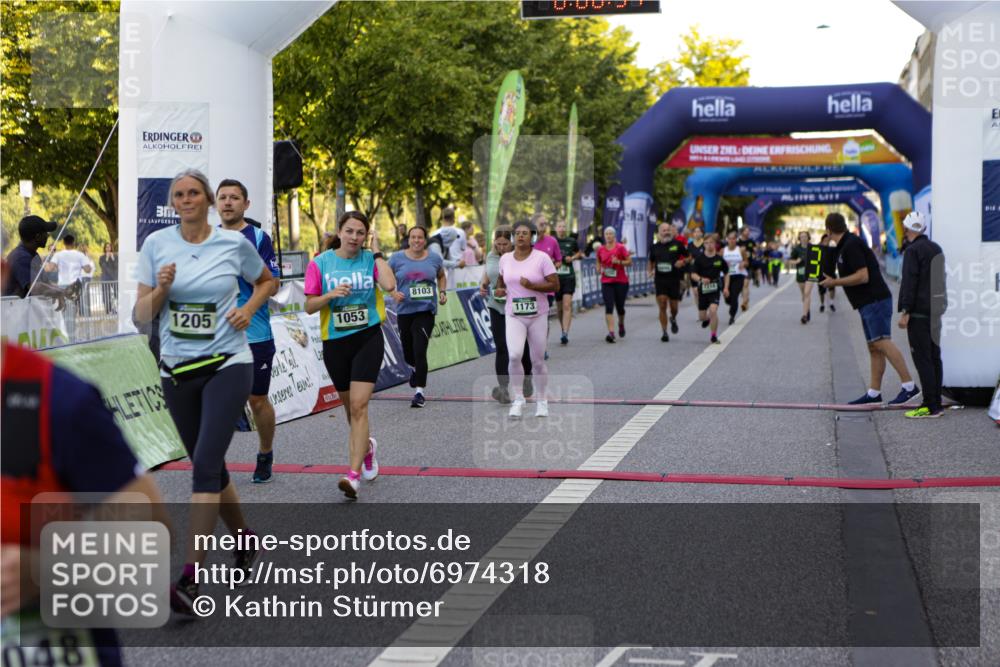 01.09.2024 - BARMER Alsterlauf Kathrin Stürmer Photography http://msf.ph/oto/6974318 01.09.2024 11:36:53 Ziel 1010, 1029, 1048, 1052, 1053, 1108, 1141, 1173, 1180, 1186, 1197, 1202, 1205, 1212, 1219, 1225, 1226, 8103, 8104 meine-sportfotos.de