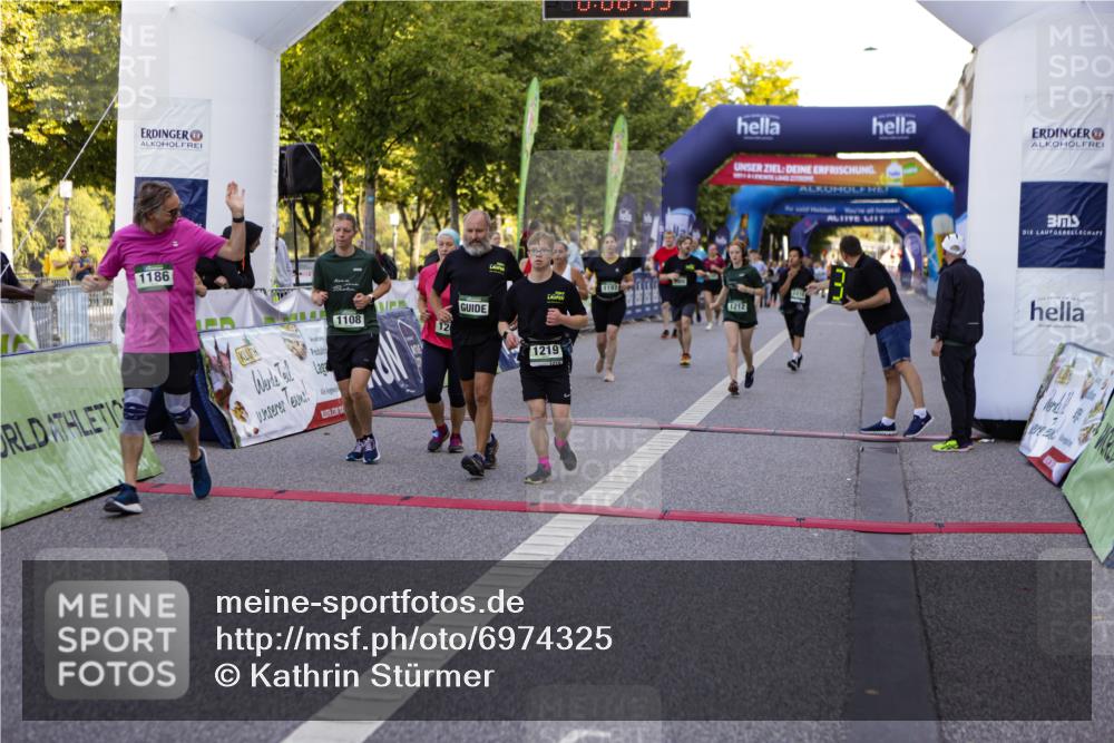 01.09.2024 - BARMER Alsterlauf Kathrin Stürmer Photography http://msf.ph/oto/6974325 01.09.2024 11:36:58 Ziel 1010, 1029, 1052, 1053, 1067, 1095, 1108, 1173, 1180, 1186, 1197, 1202, 1212, 1219, 8103, 8104 meine-sportfotos.de