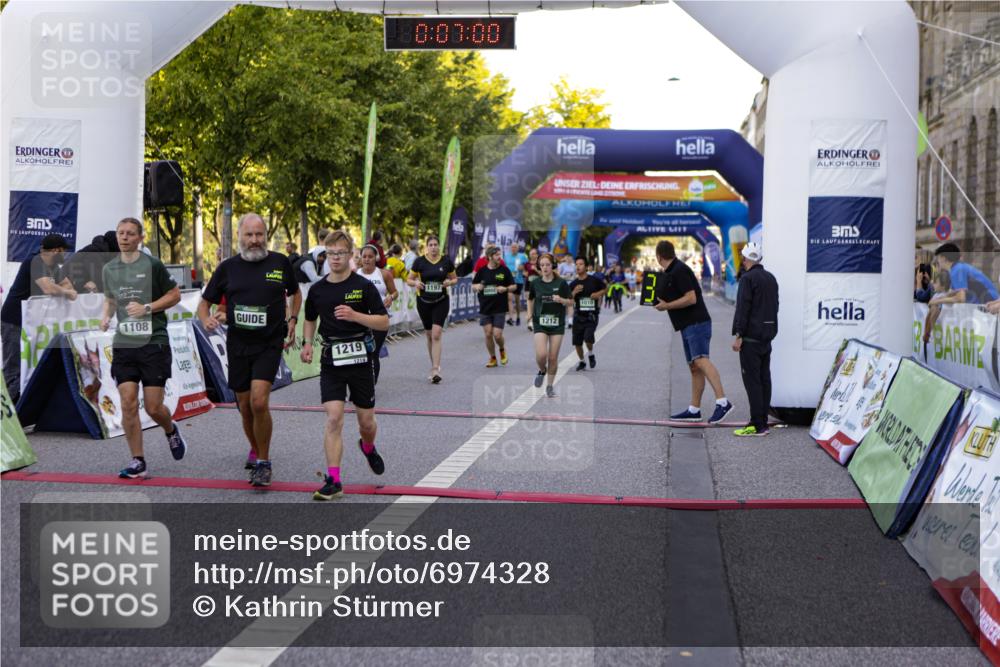 01.09.2024 - BARMER Alsterlauf Kathrin Stürmer Photography http://msf.ph/oto/6974328 01.09.2024 11:36:59 Ziel 1010, 1029, 1067, 1095, 1108, 1152, 1173, 1180, 1186, 1197, 1202, 1212, 1219, 1228, 8103, 8104 meine-sportfotos.de