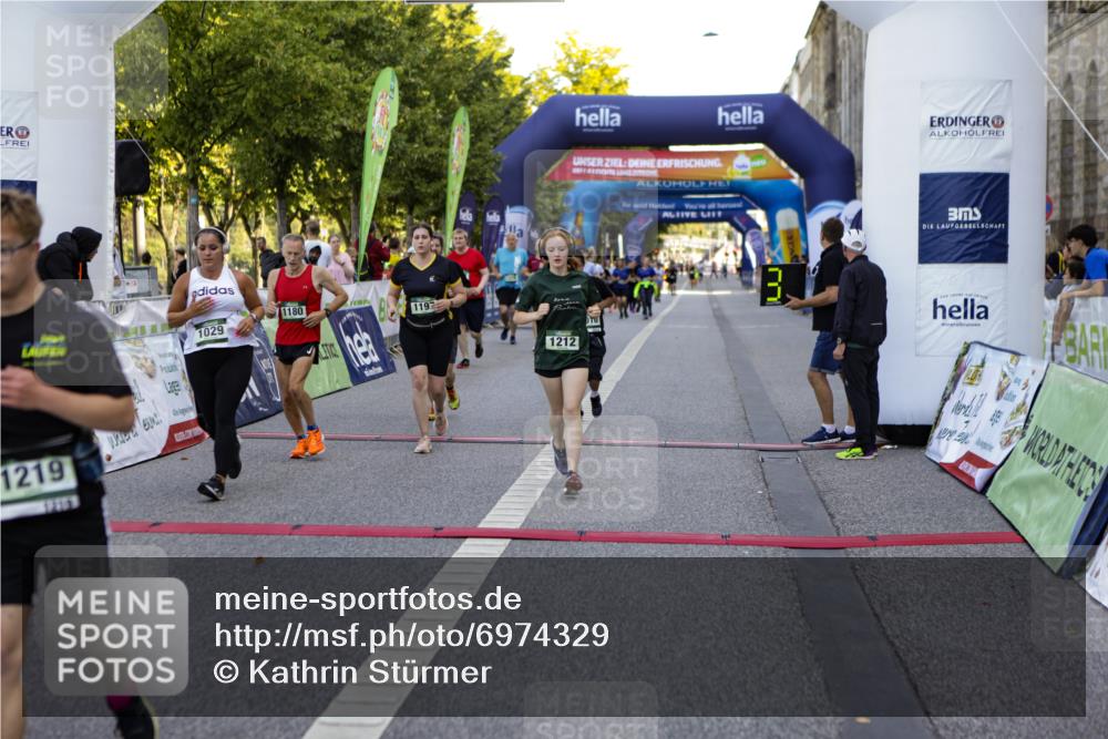01.09.2024 - BARMER Alsterlauf Kathrin Stürmer Photography http://msf.ph/oto/6974329 01.09.2024 11:37:01 Ziel 1010, 1029, 1067, 1095, 1108, 1152, 1180, 1186, 1191, 1197, 1202, 1212, 1219, 1228 meine-sportfotos.de