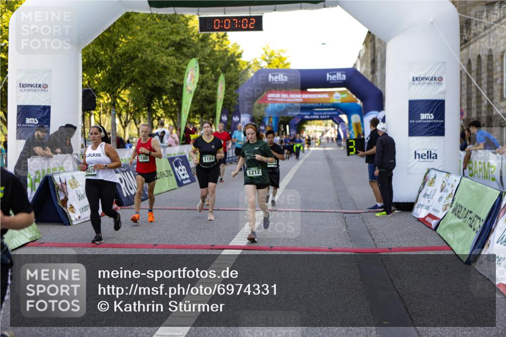 01.09.2024 - BARMER Alsterlauf Kathrin Stürmer Photography http://msf.ph/oto/6974331 01.09.2024 11:37:01 Ziel 1010, 1029, 1067, 1095, 1108, 1152, 1180, 1186, 1191, 1197, 1202, 1212, 1219, 1228 meine-sportfotos.de